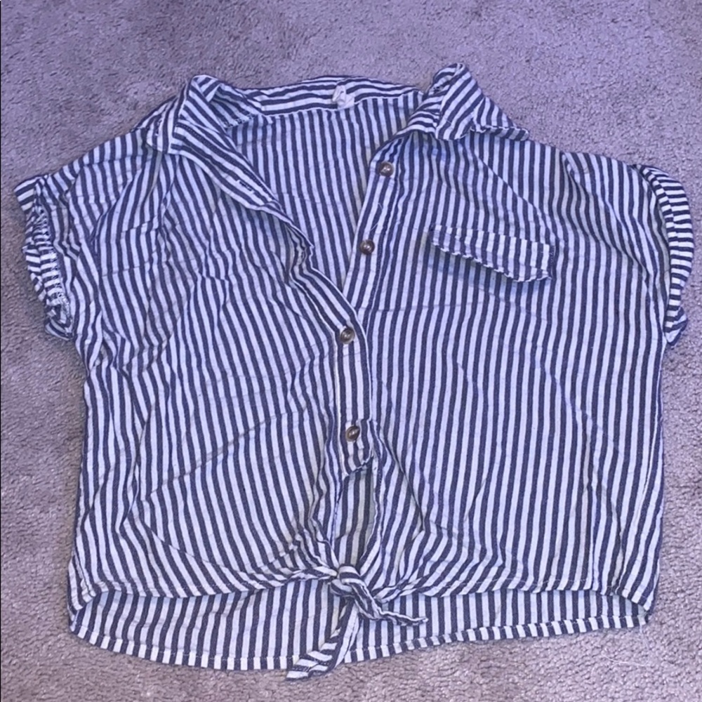 Button up crop top, with a collar.